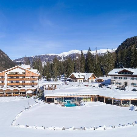 Hotel Dolomitenhof & Chalet Alte Post Sexten Bagian luar foto