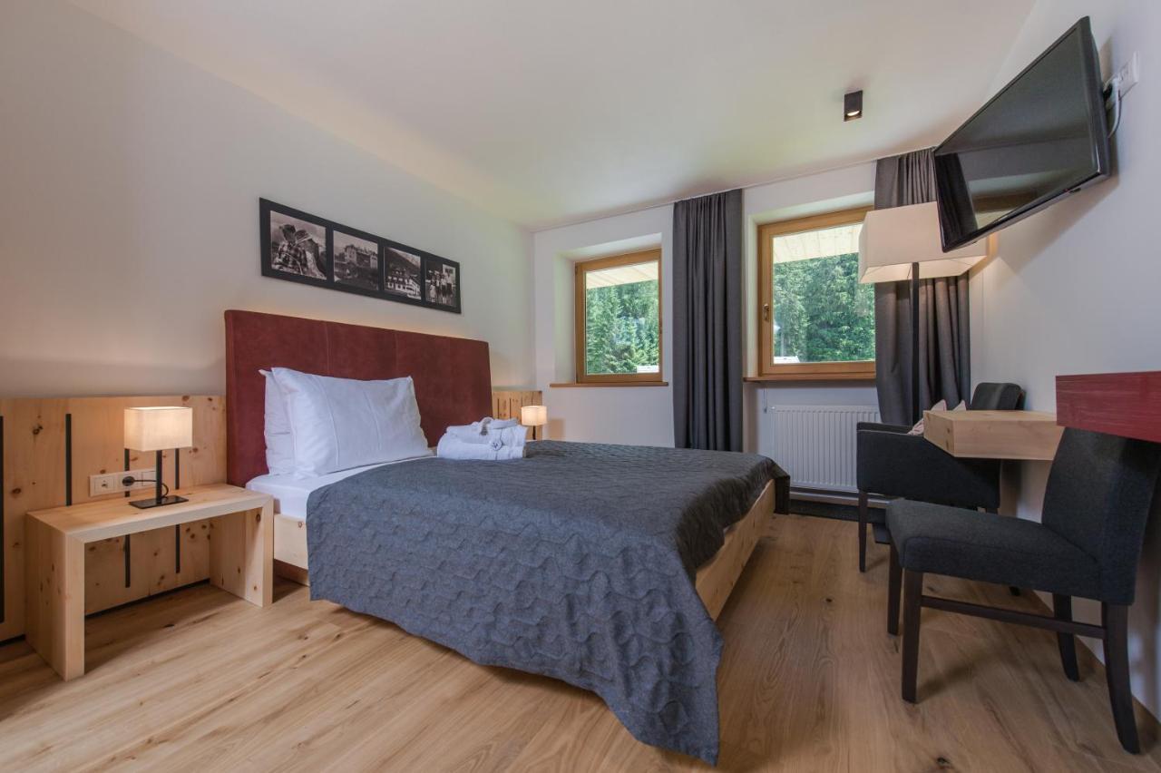 Hotel Dolomitenhof & Chalet Alte Post Sexten Ruang foto