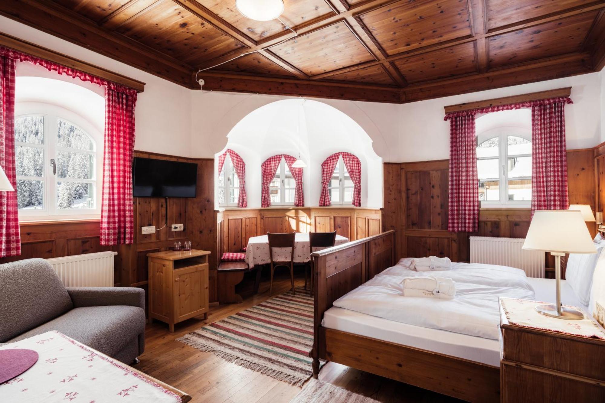 Hotel Dolomitenhof & Chalet Alte Post Sexten Bagian luar foto