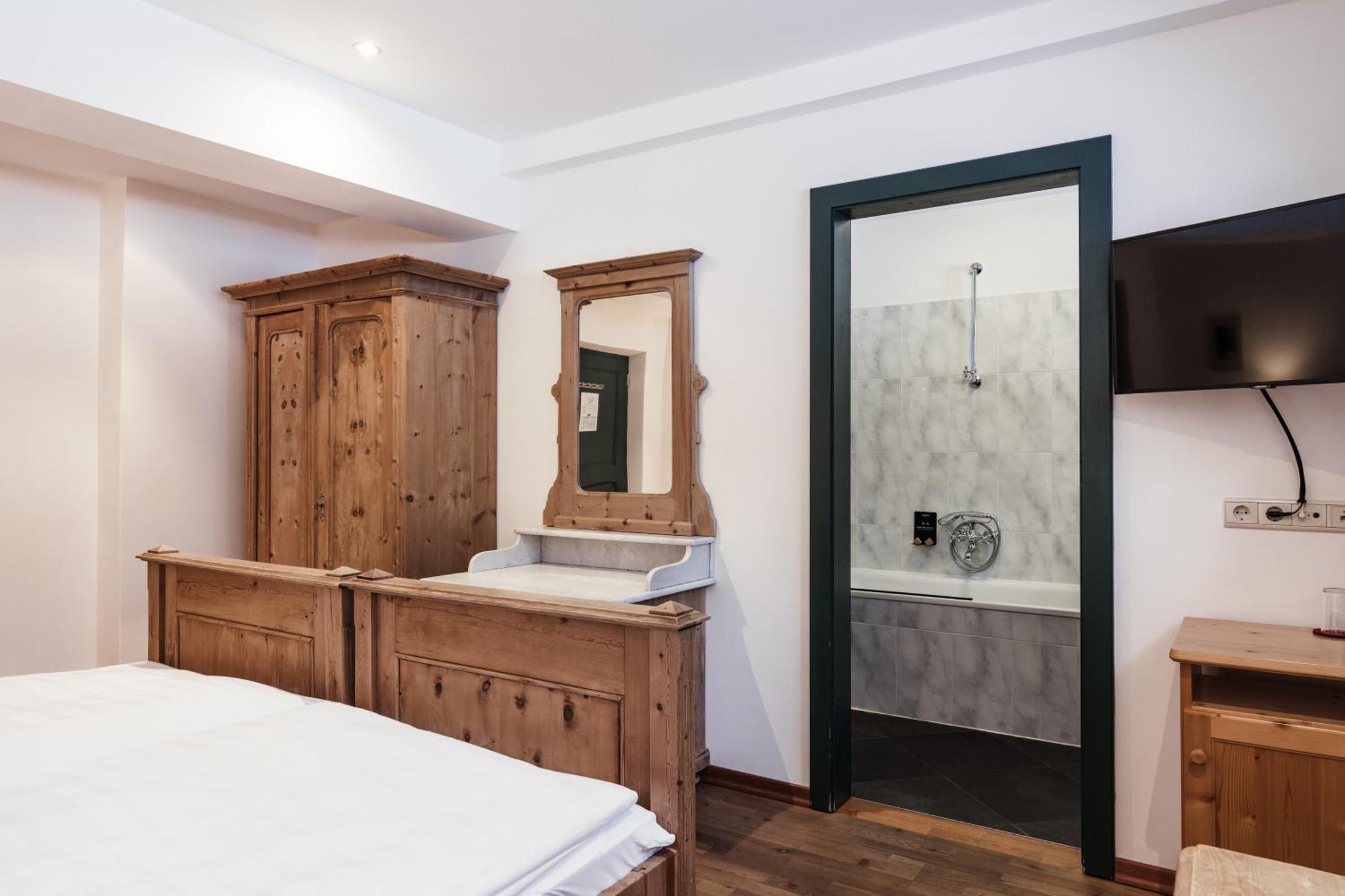 Hotel Dolomitenhof & Chalet Alte Post Sexten Bagian luar foto