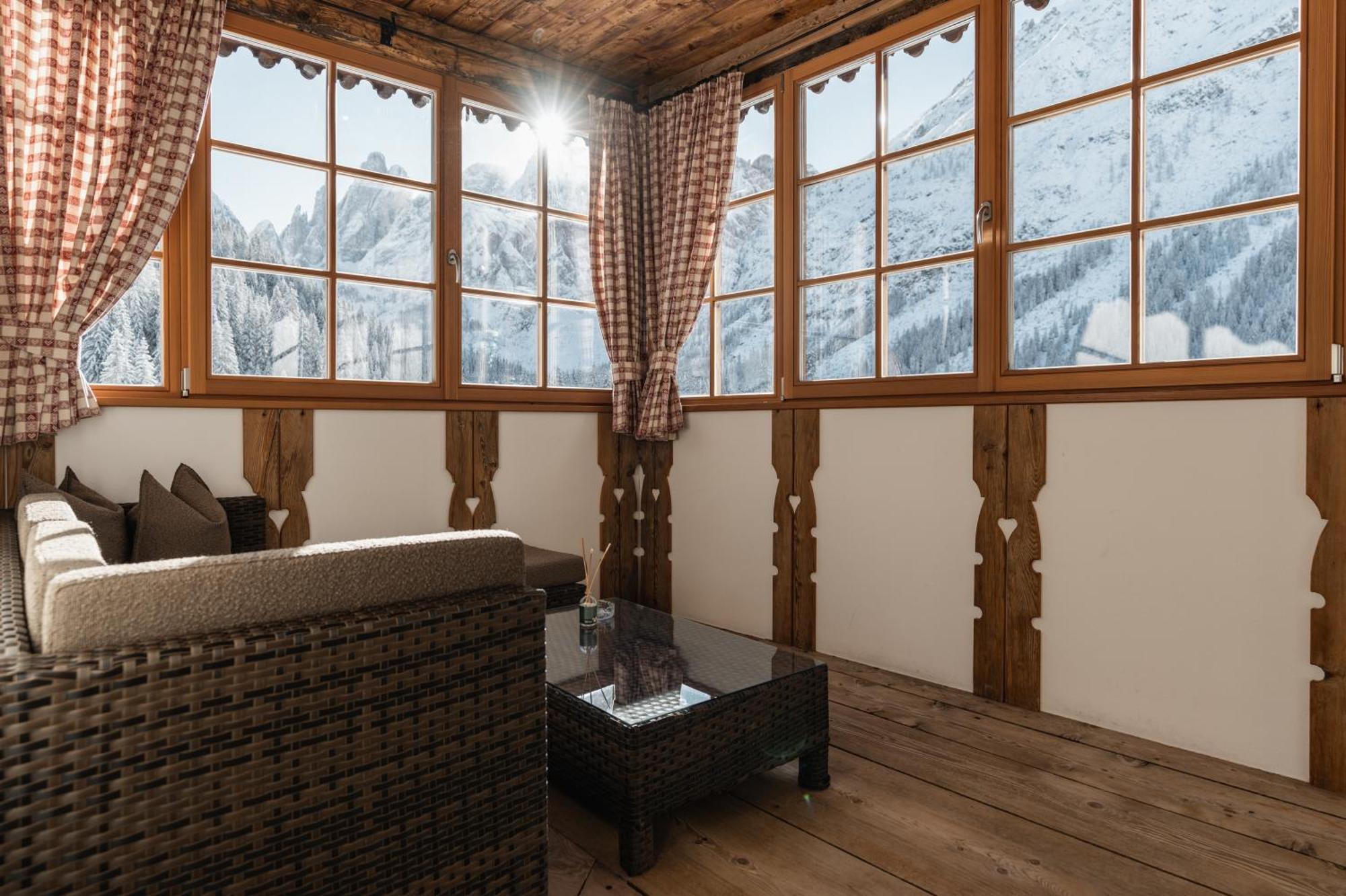 Hotel Dolomitenhof & Chalet Alte Post Sexten Bagian luar foto