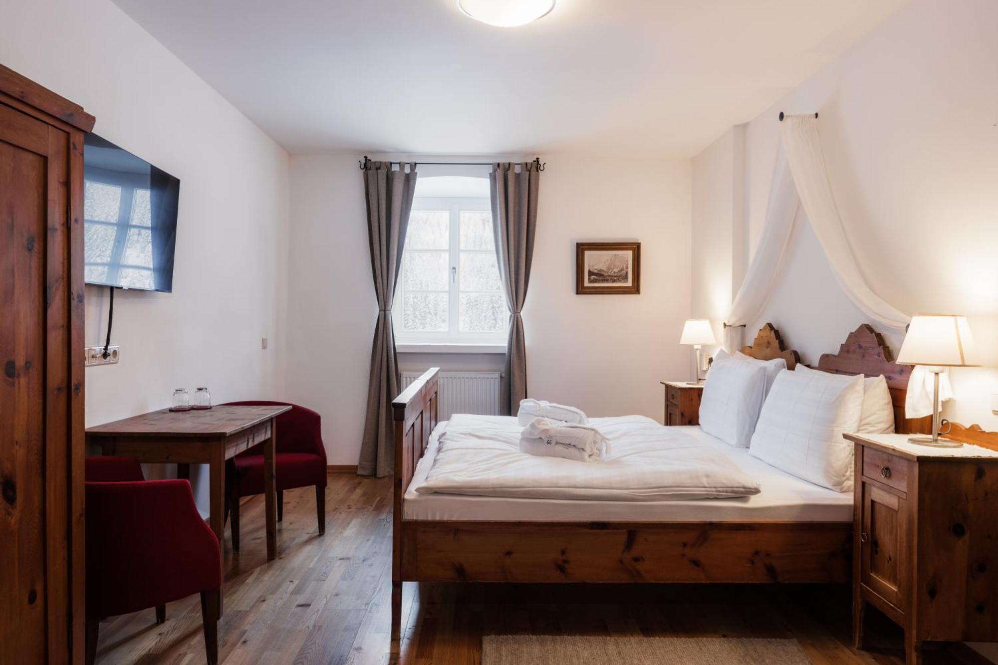 Hotel Dolomitenhof & Chalet Alte Post Sexten Bagian luar foto