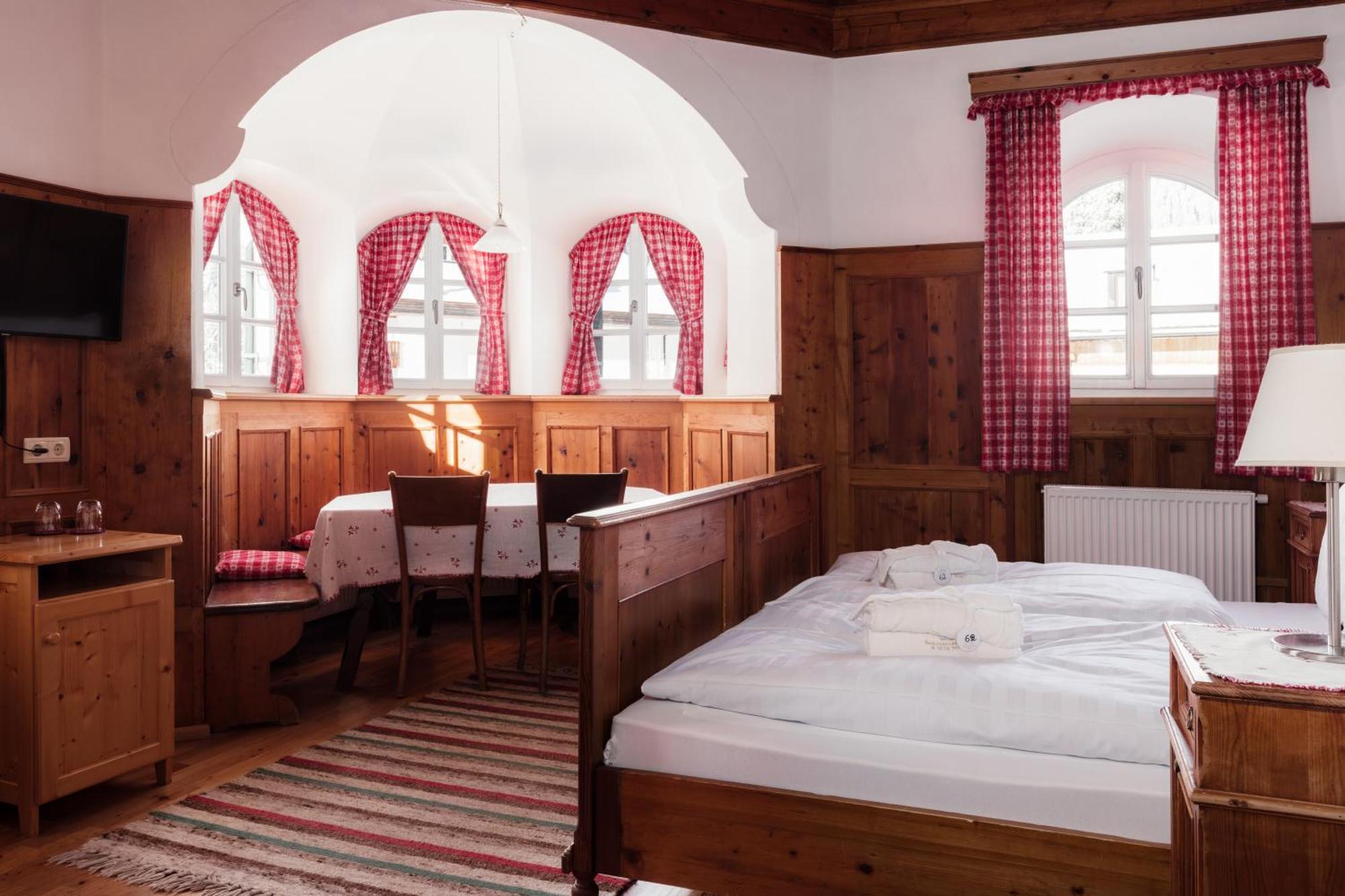 Hotel Dolomitenhof & Chalet Alte Post Sexten Bagian luar foto