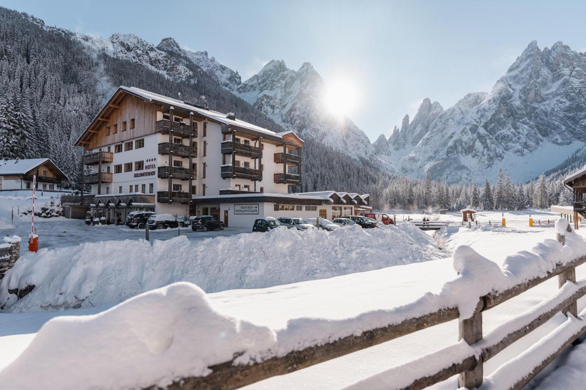 Hotel Dolomitenhof & Chalet Alte Post Sexten Bagian luar foto