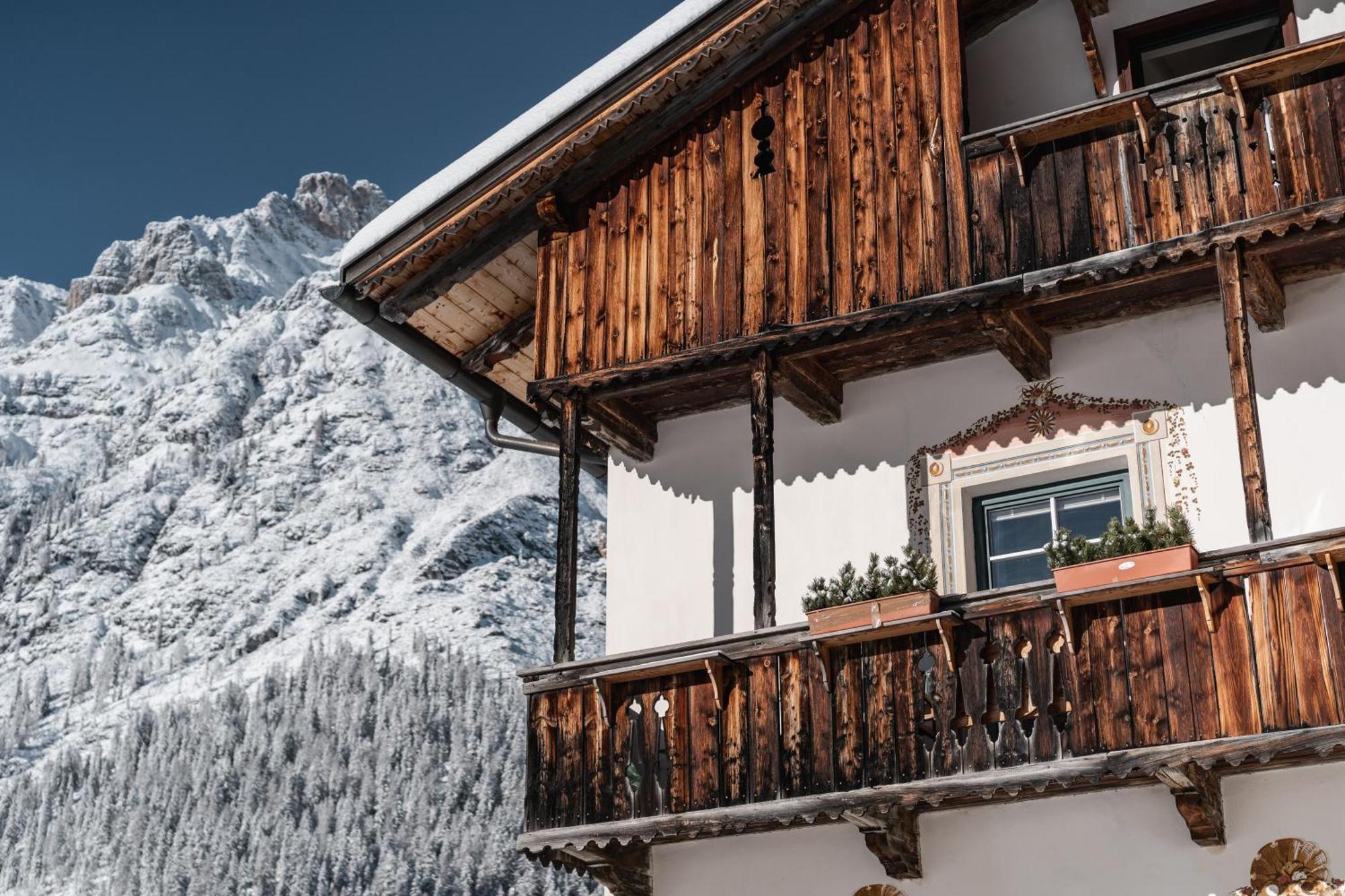 Hotel Dolomitenhof & Chalet Alte Post Sexten Bagian luar foto