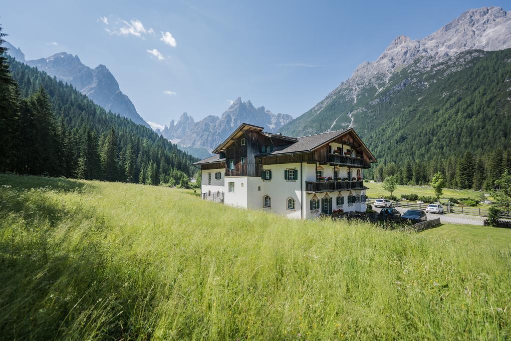 Hotel Dolomitenhof & Chalet Alte Post Sexten Bagian luar foto